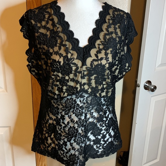Black lace v neck sleeveless top NEW in package - Picture 5 of 6